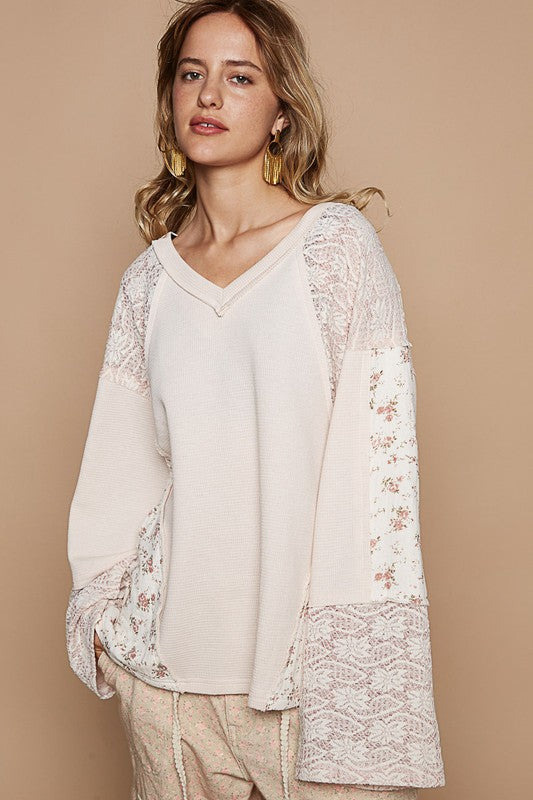 POL Clothing Lace Floral Round Neck Knit Womens Top