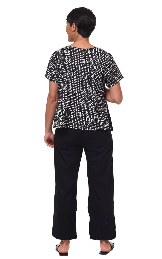 Gwyneth Womens Pullover Top in Black Dots