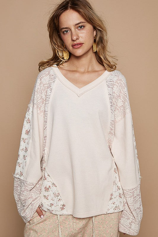 POL Clothing Lace Floral Round Neck Knit Womens Top